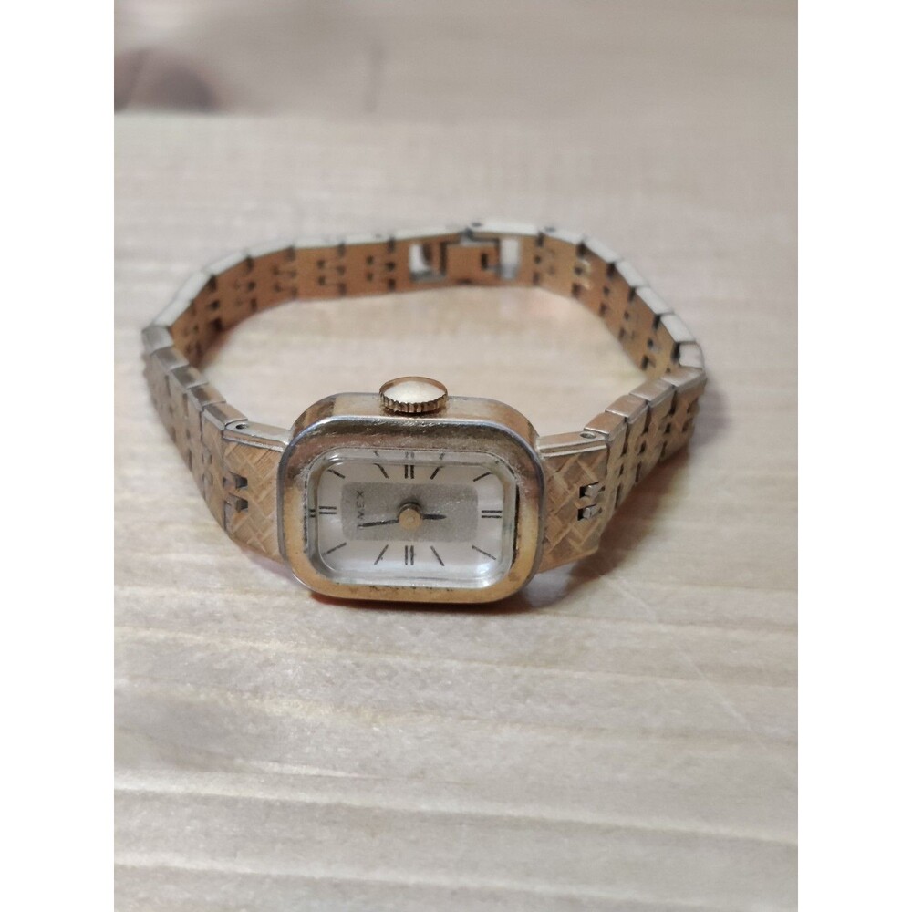 VTG Timex Women's Wrist Watch Slim Base Metal Bezel Stainless Back Winds Works